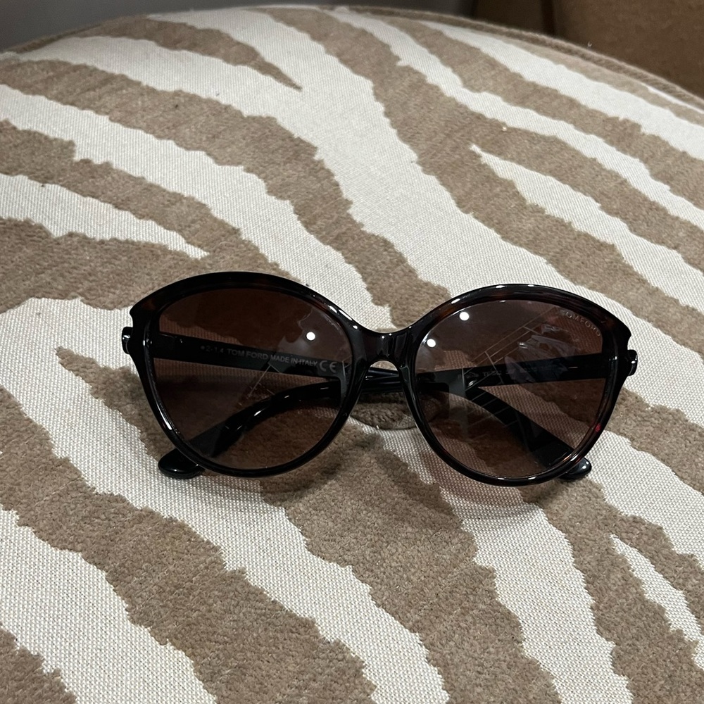 Tom Ford “Priscilla” sunglasses w case